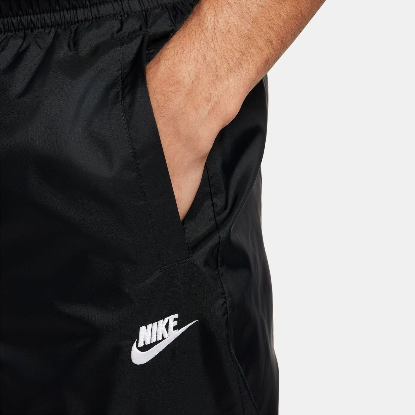 Nike Sportswear Club Men\'s Lined Woven Track Suit