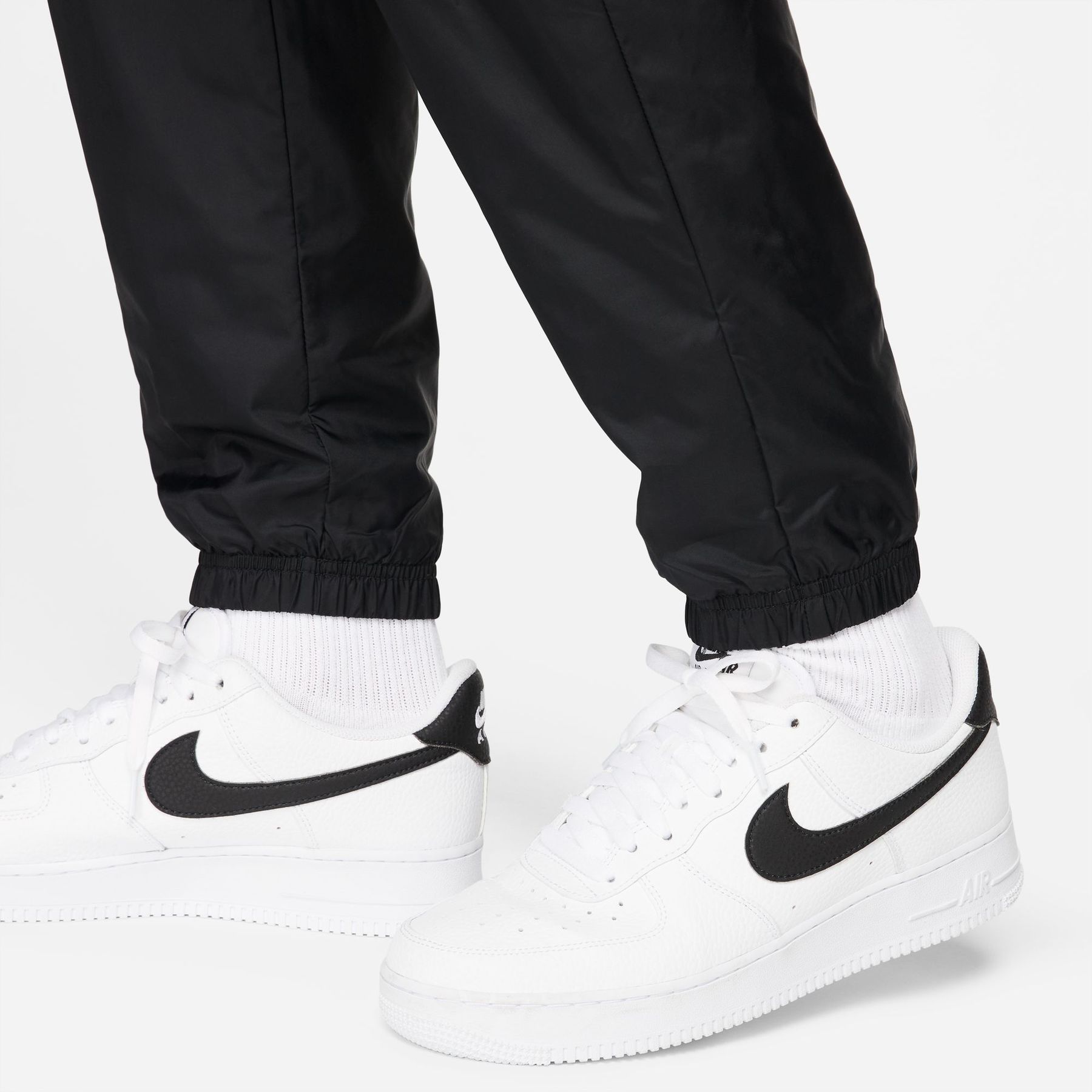 Nike Sportswear Club Men\'s Lined Woven Track Suit