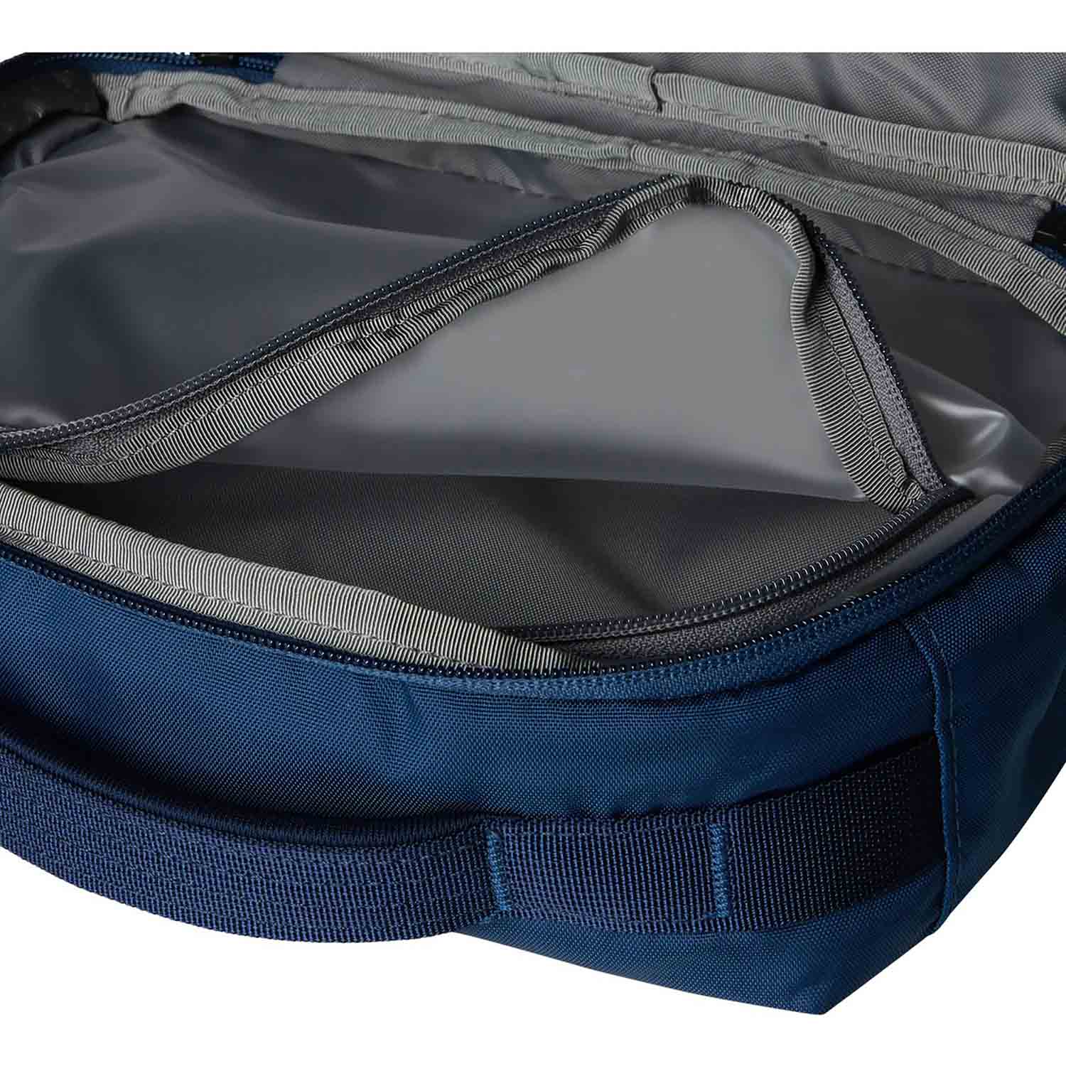 BASE CAMP VOYAGER TOILETRY KIT