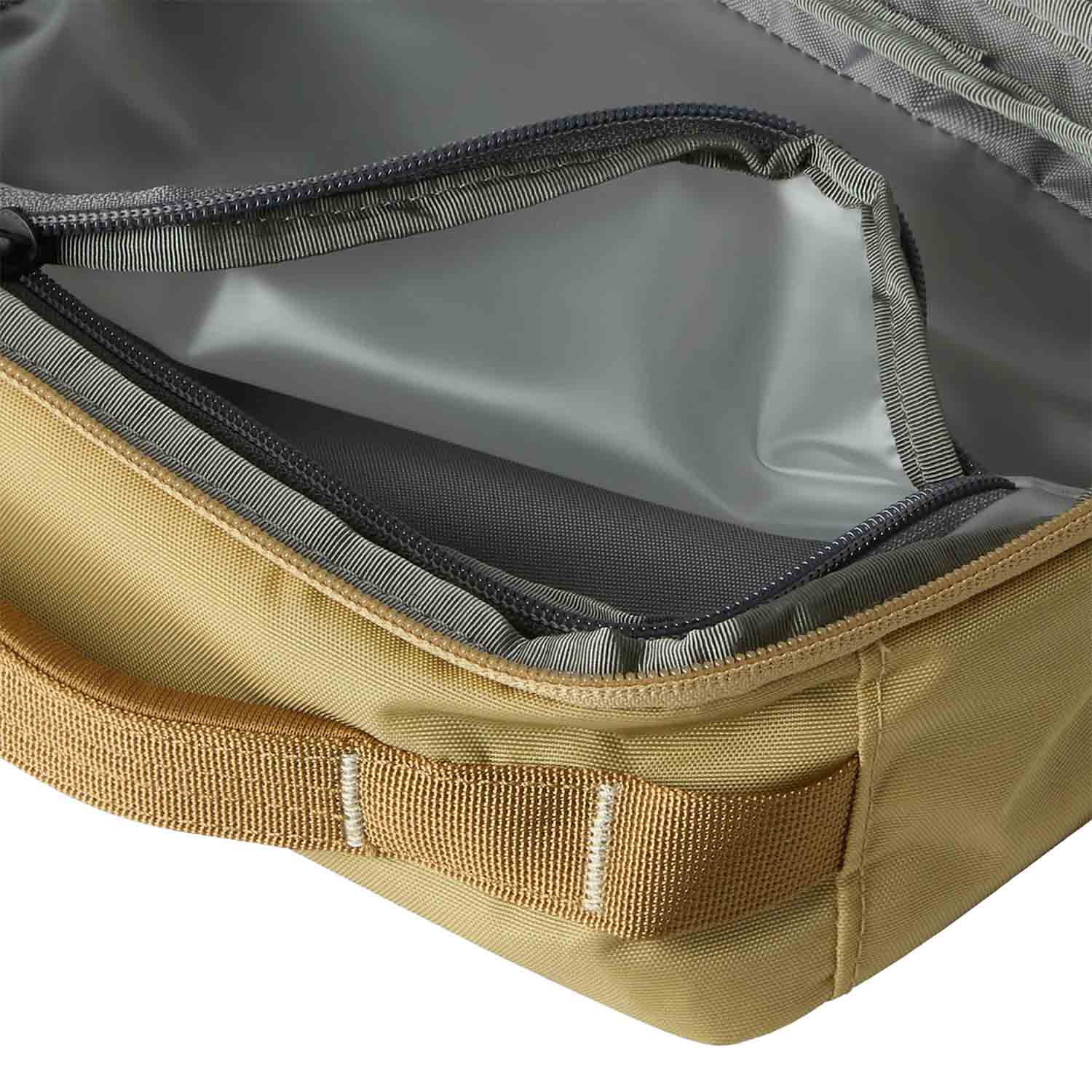 BASE CAMP VOYAGER TOILETRY KIT