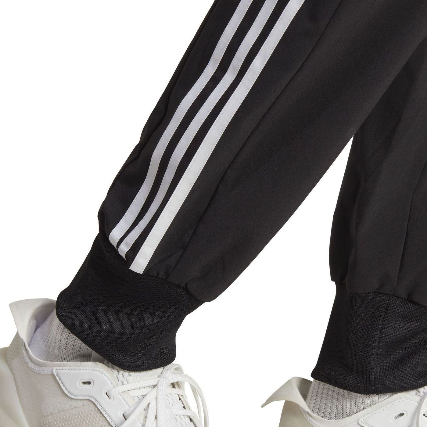 AEROREADY Essentials Tapered Cuff Woven 3-Stripes Joggers