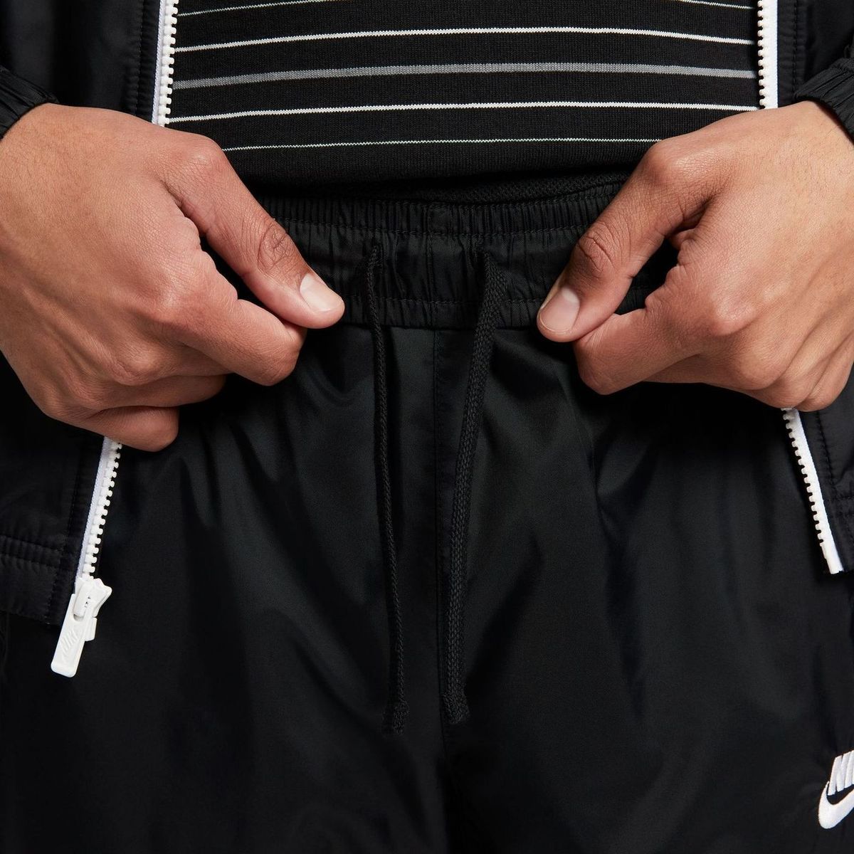 Nike Sportswear Club Men\'s Lined Woven Track Suit