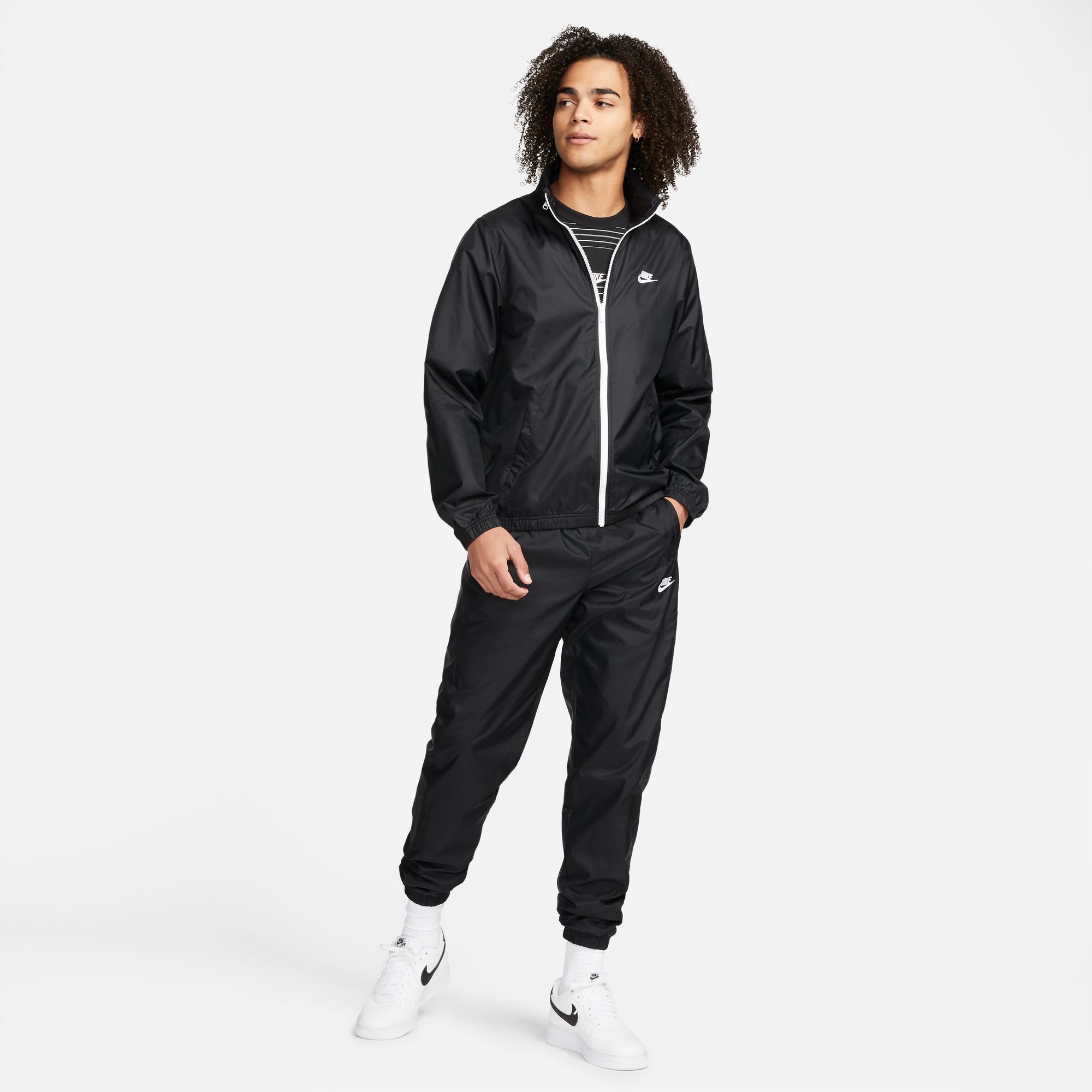 Nike Sportswear Club Men\'s Lined Woven Track Suit